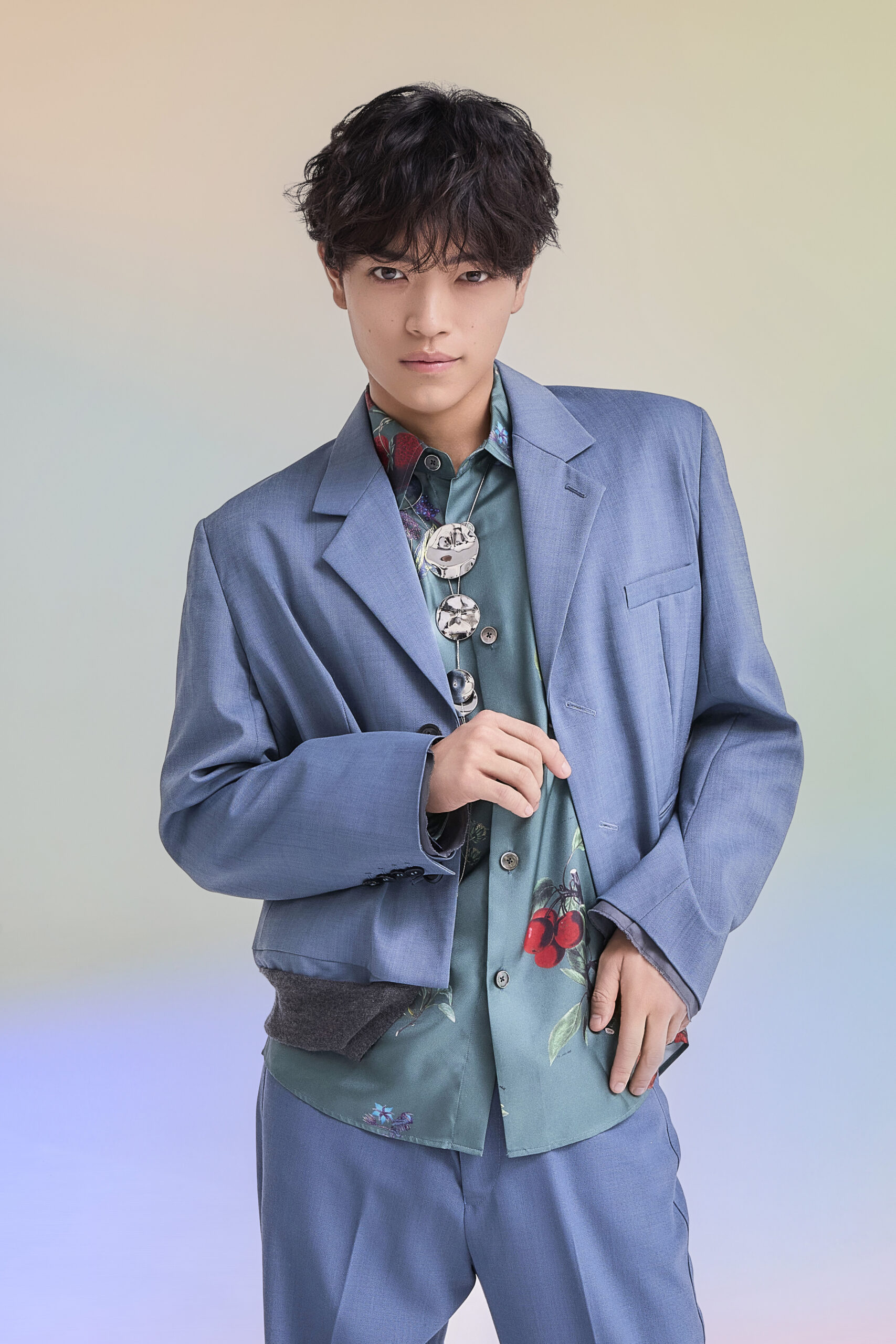 timelesz原嘉孝が映画初主演、彼女いない歴=年齢の売れないピン芸人を演じる『初恋芸人』今冬公開｜©「初恋芸人」フィルムパートナーズ 