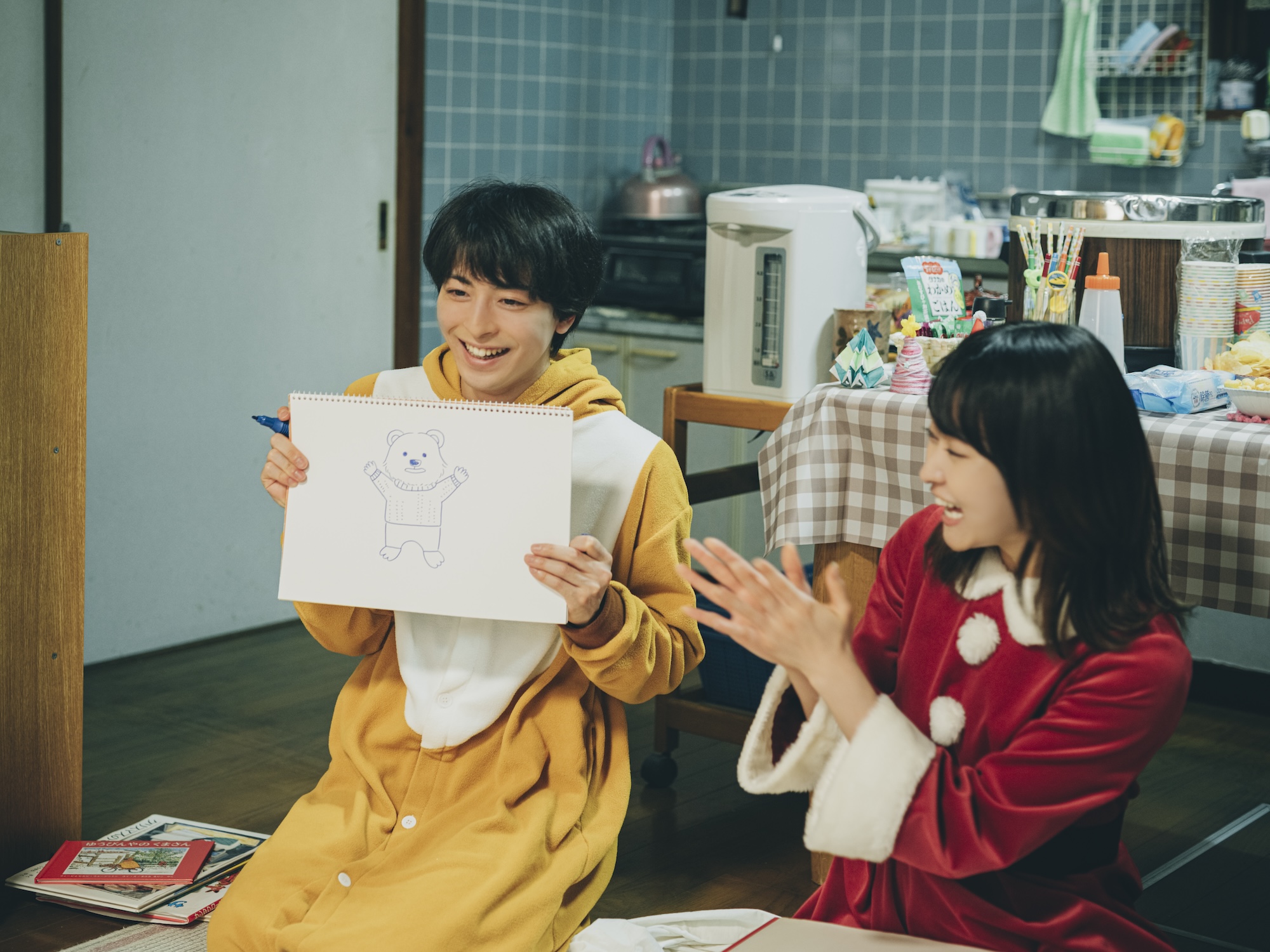 高杉真宙＆伊藤万理華が子供たちと“クリパ”を楽しむ『架空の犬と嘘をつく猫』本編映像解禁｜