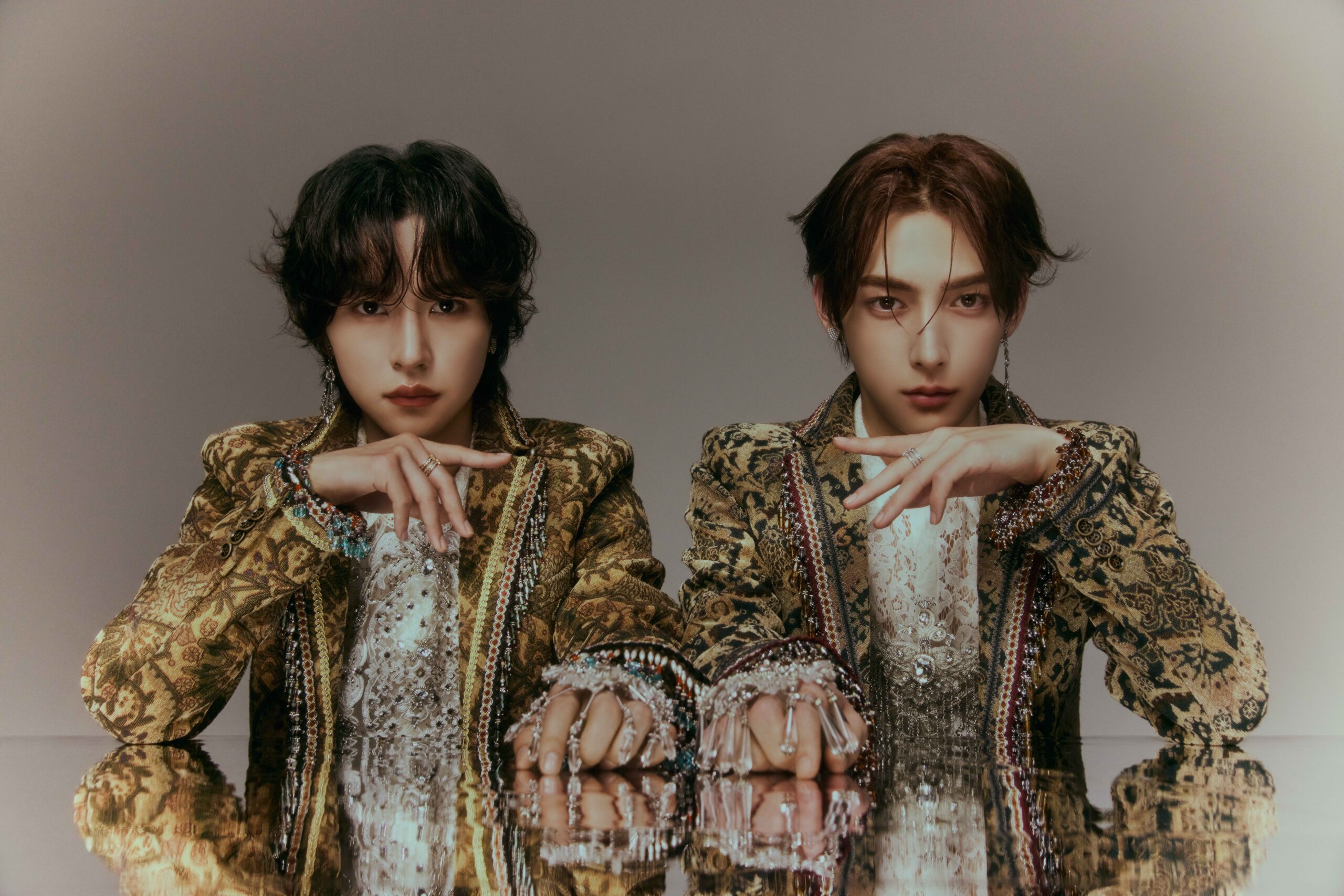 ROIROMプレデビュー曲第3弾「DRESS CODE」3月25日配信、2人が魅力を引き出す“魔法の鏡”に｜