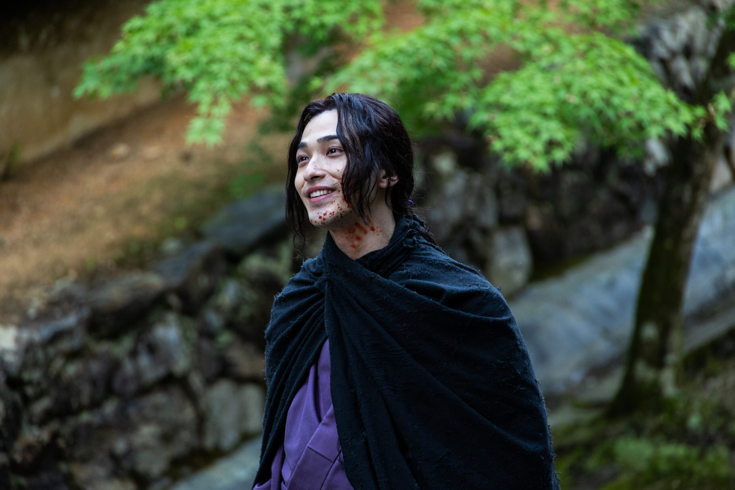 横浜流星がNetflixシリーズ『イクサガミ』にサプライズ出演、血を浴び笑みを浮かべる最狂の剣士に｜