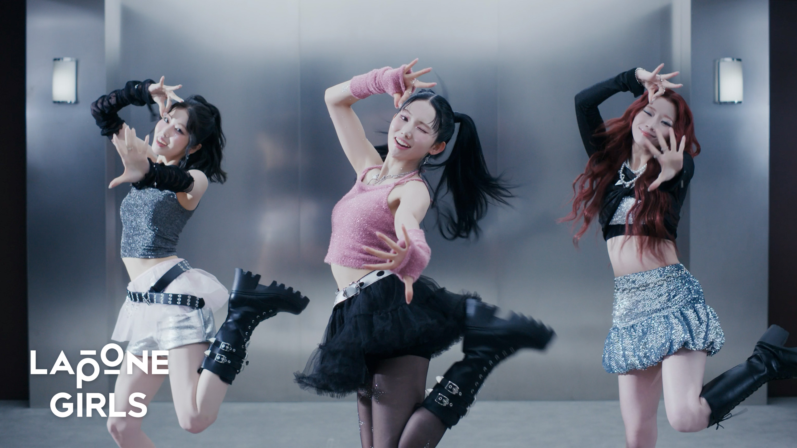 IS:SUEが弾ける表情でキレあるダンスを披露、最新曲「Super Luna」Performance Video公開｜©︎LAPONE GIRLS