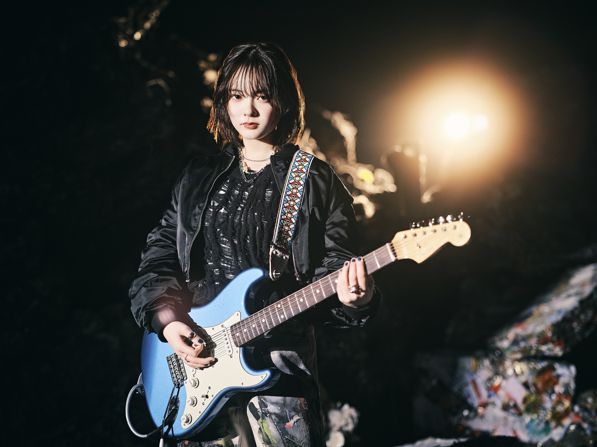 音楽塾ヴォイスの新星・実来がメジャーデビュー、17歳の不安や焦燥を鋭いギターロックに込める｜
