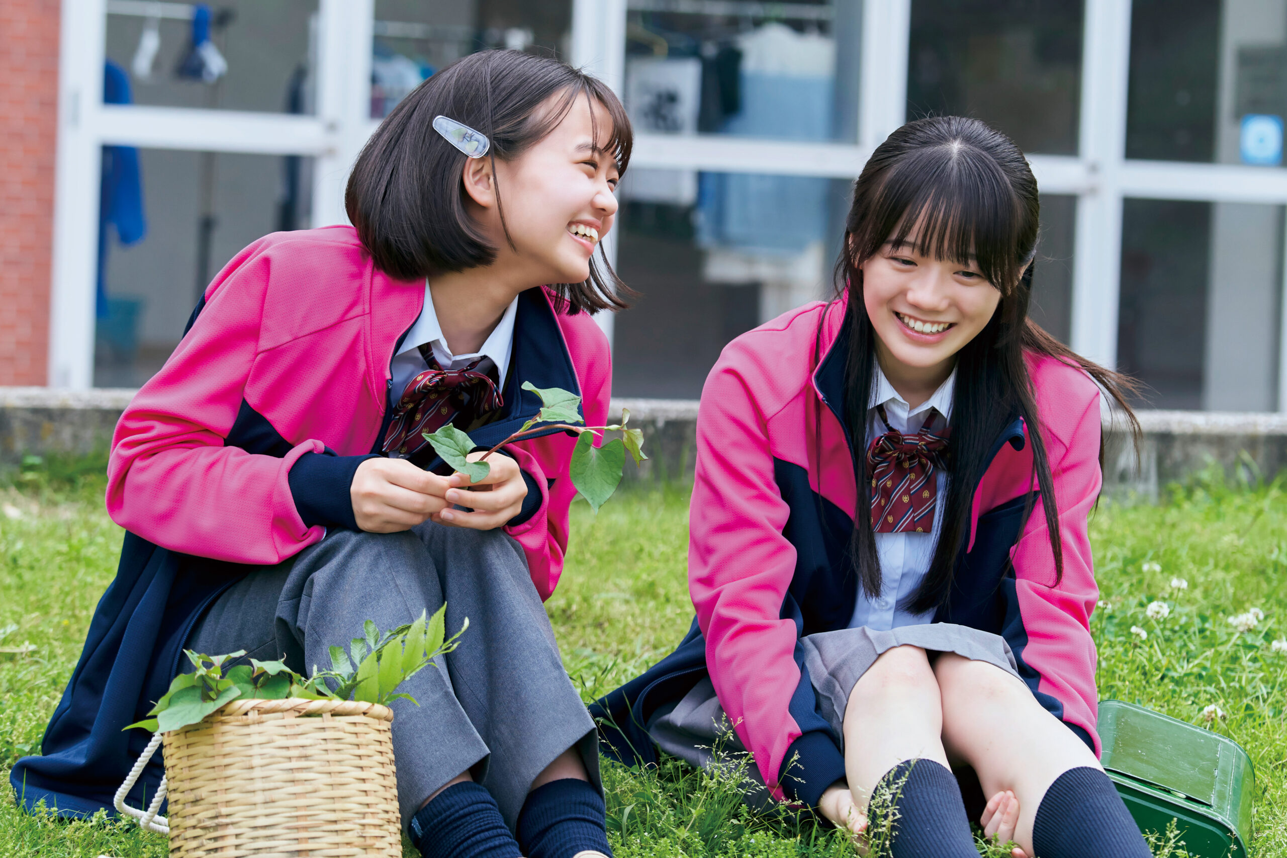 中島瑠菜＆大島美優W主演、“自分だけの宝物探し”を応援する映画『ザッケン！』4月3日公開決定｜Ⓒ2026上村奈帆・モノガタリラボ・プクプク／小学館／『ザッケン！』製作委員会