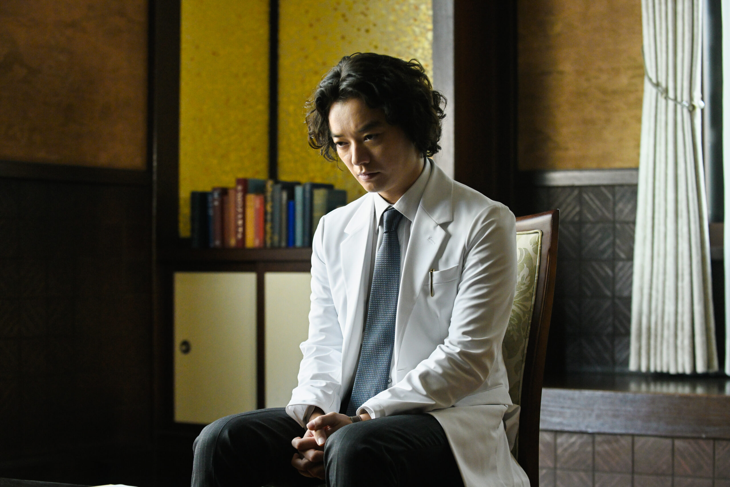染谷将太主演『廃用身』キャラクターカット解禁、“画期的な治療”による異様な気配を捉えた全5点|©2025 N.R.E.