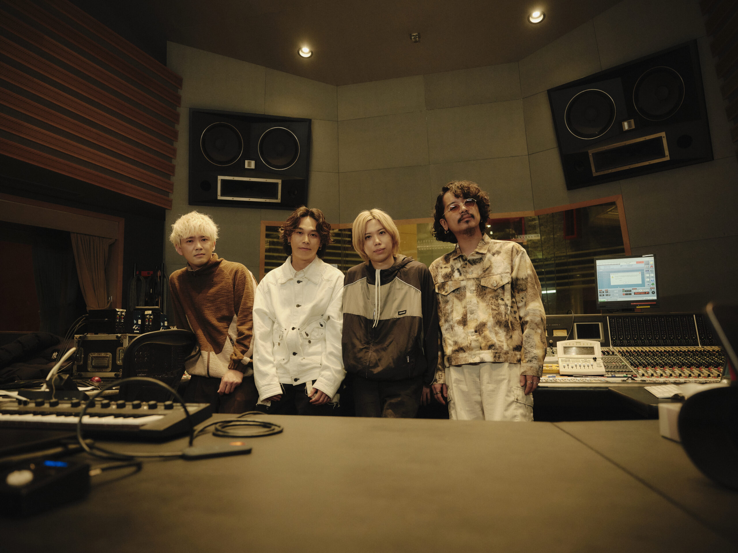 Omoinotakeの新曲「ペトリコール」配信開始、ギターで参加した小笹大輔からコメント到着｜