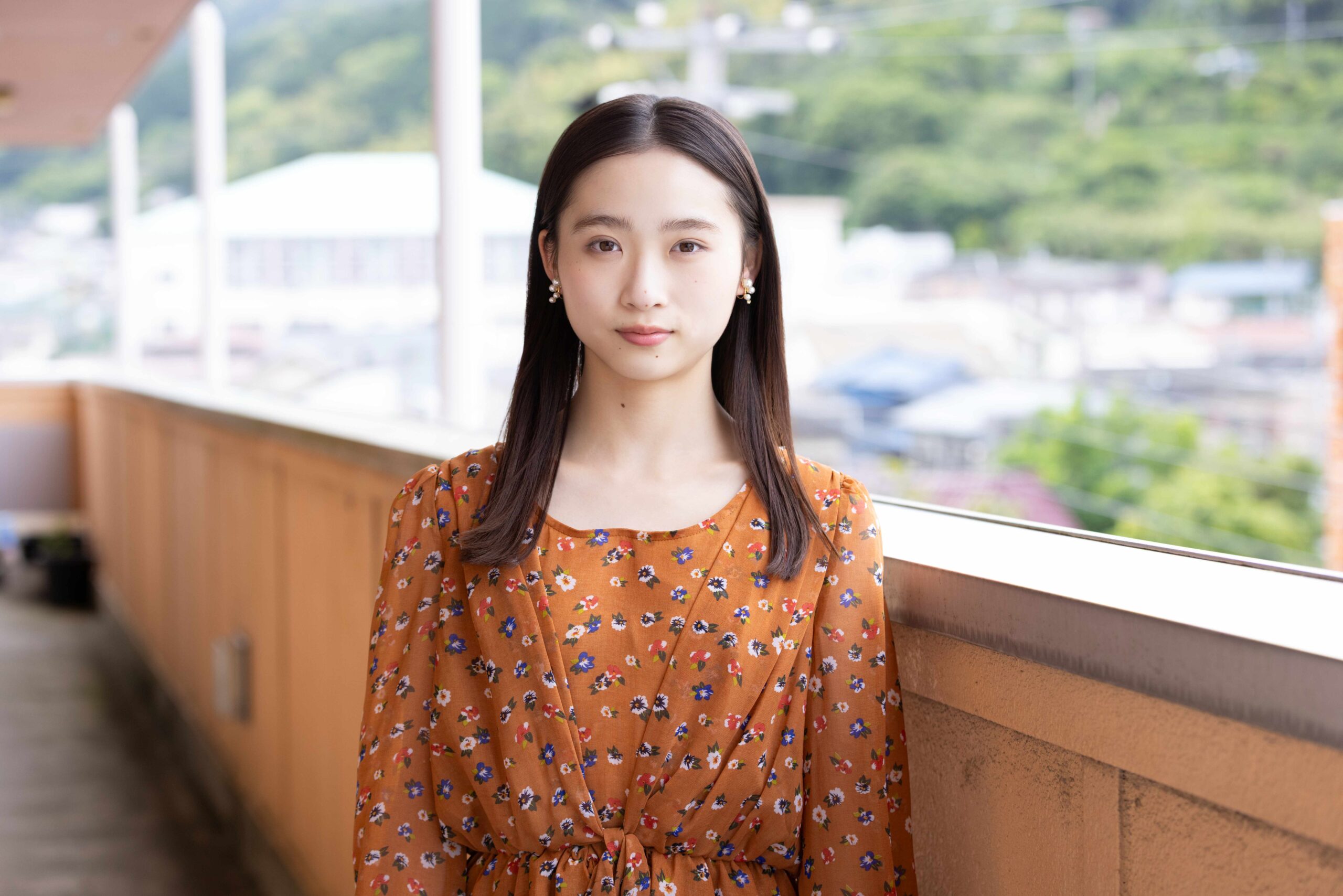 奈緒主演映画『死ねばいいのに』追加キャストに伊東蒼、主人公が存在を尋ね歩く謎多き役を演じる｜©︎京極夏彦/2026映画「死ねばいいのに」製作委員会