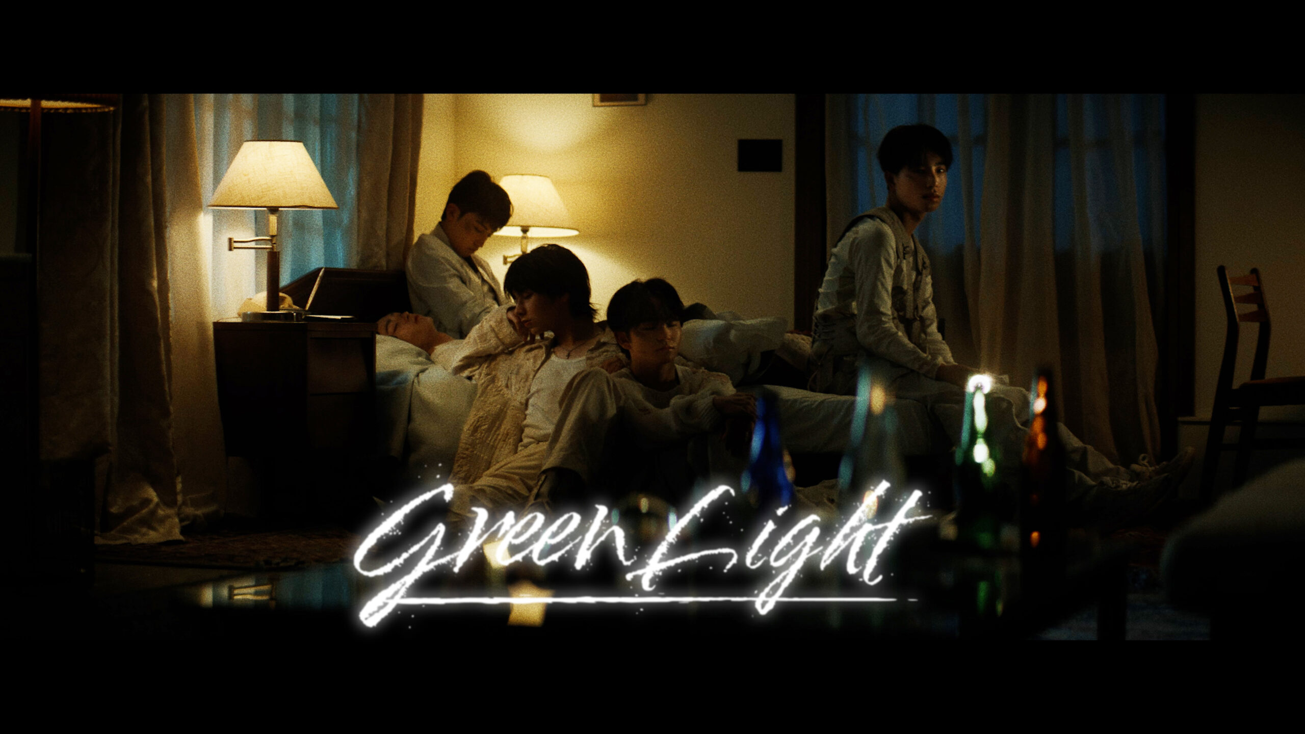 STARGLOW「Green Light」MVはストーリー仕立て、不安や誘惑から逃げて未来へ走る姿を描く｜