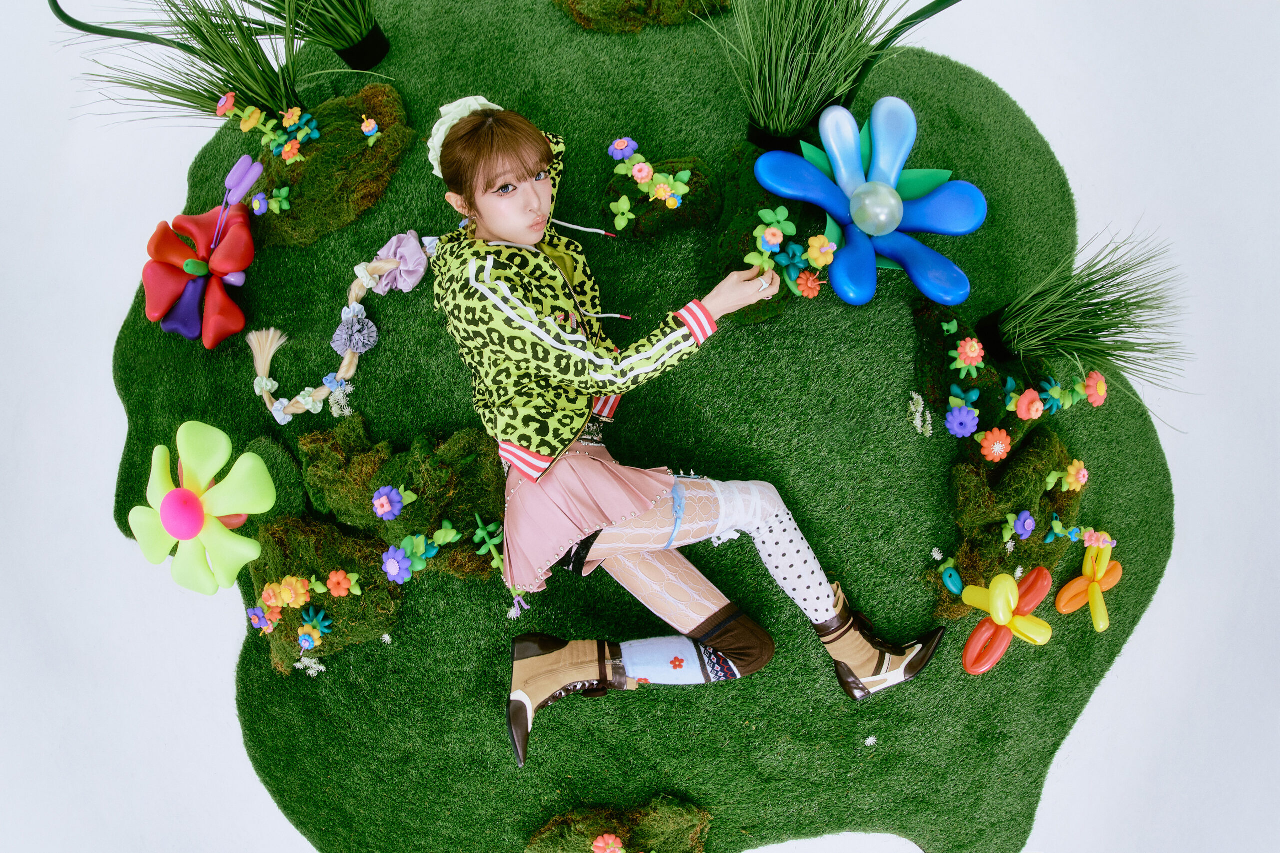 YENAの日本3rdシングルが6月10日リリース、全4形態で話題の3曲をCD化｜