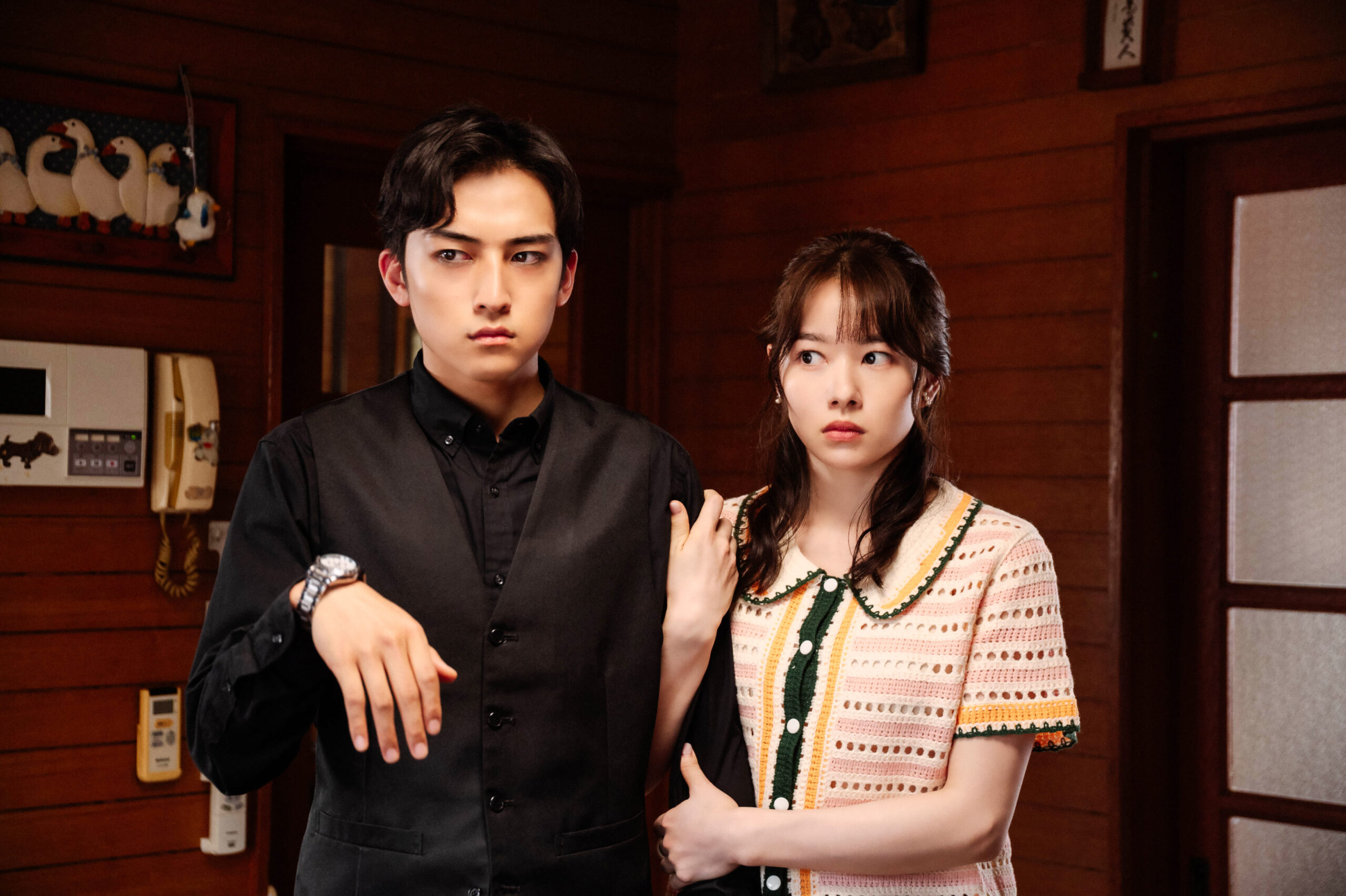 桜井日奈子×日穏W主演『死神バーバー』にハナコ岡部大、平井亜門、猪塚健太、美保純ら出演決定｜©︎『死神バーバー』製作委員会