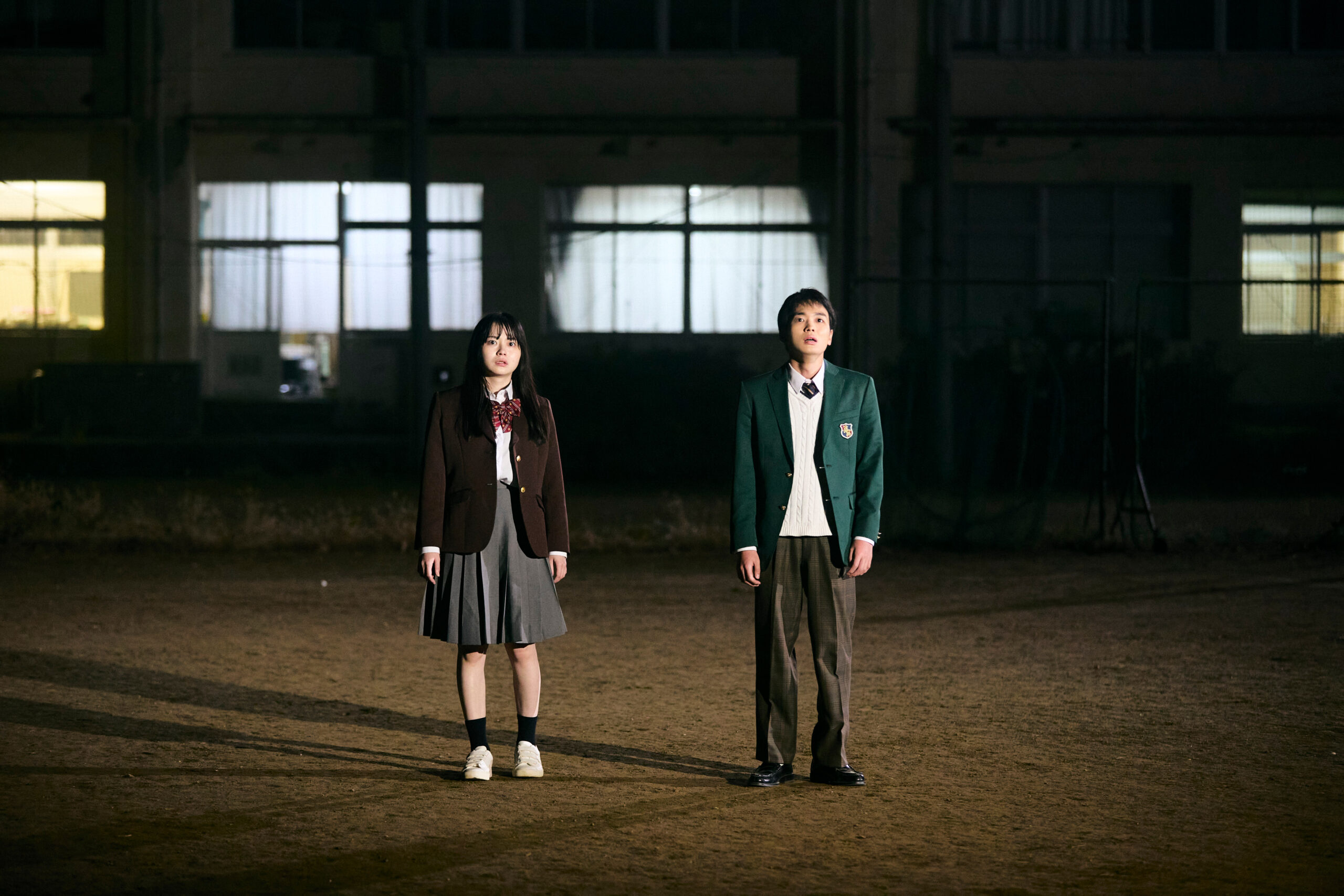 積み上がる9段の人間ピラミッドにピエール瀧ご満悦、映画『NEW GROUP』恐怖の本編映像解禁 |©︎2026映画「NEW GROUP」製作委員会