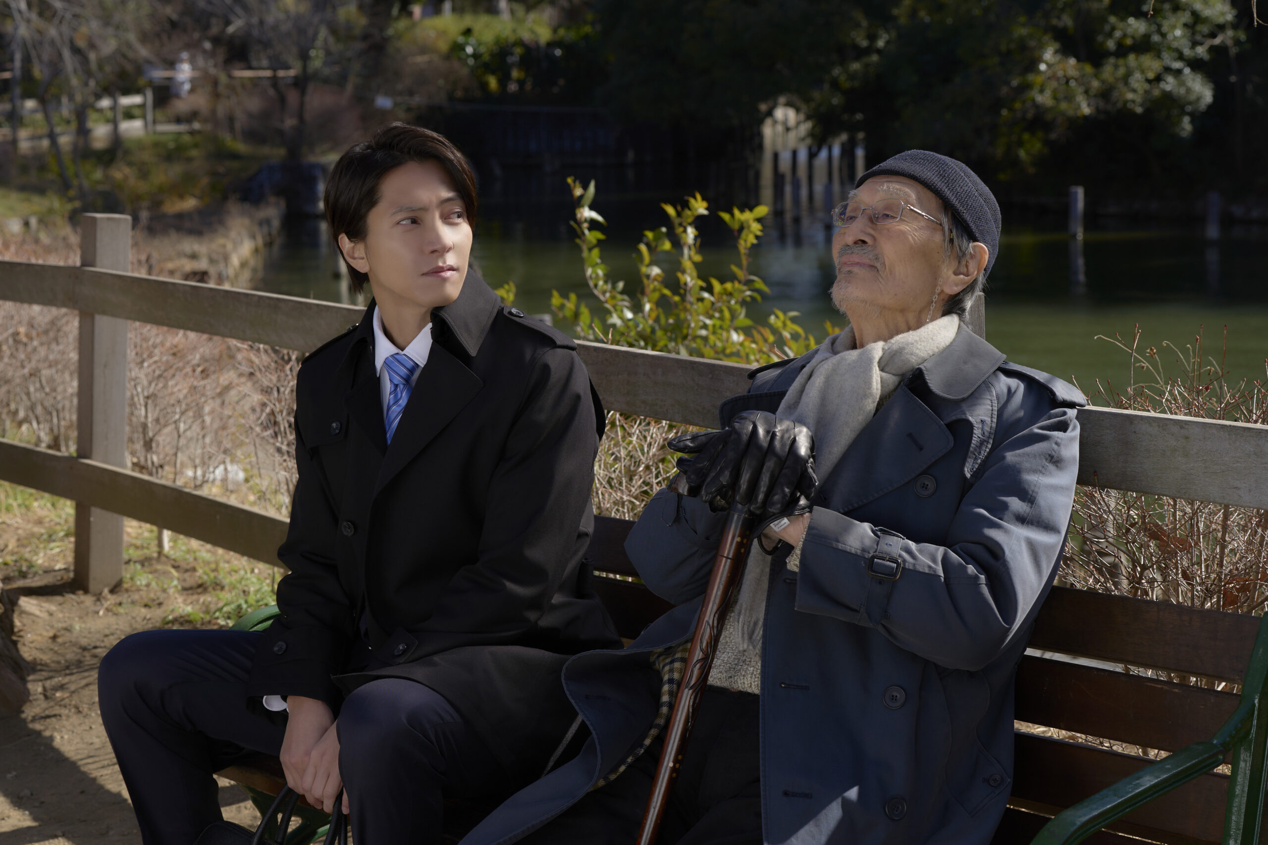 映画『正直不動産』山下智久の思いに応えた山﨑努との共演カット解禁、再会シーンの現場レポートも｜©大谷アキラ・夏原武・水野光博／小学館　©2026 映画『正直不動産』製作委員会