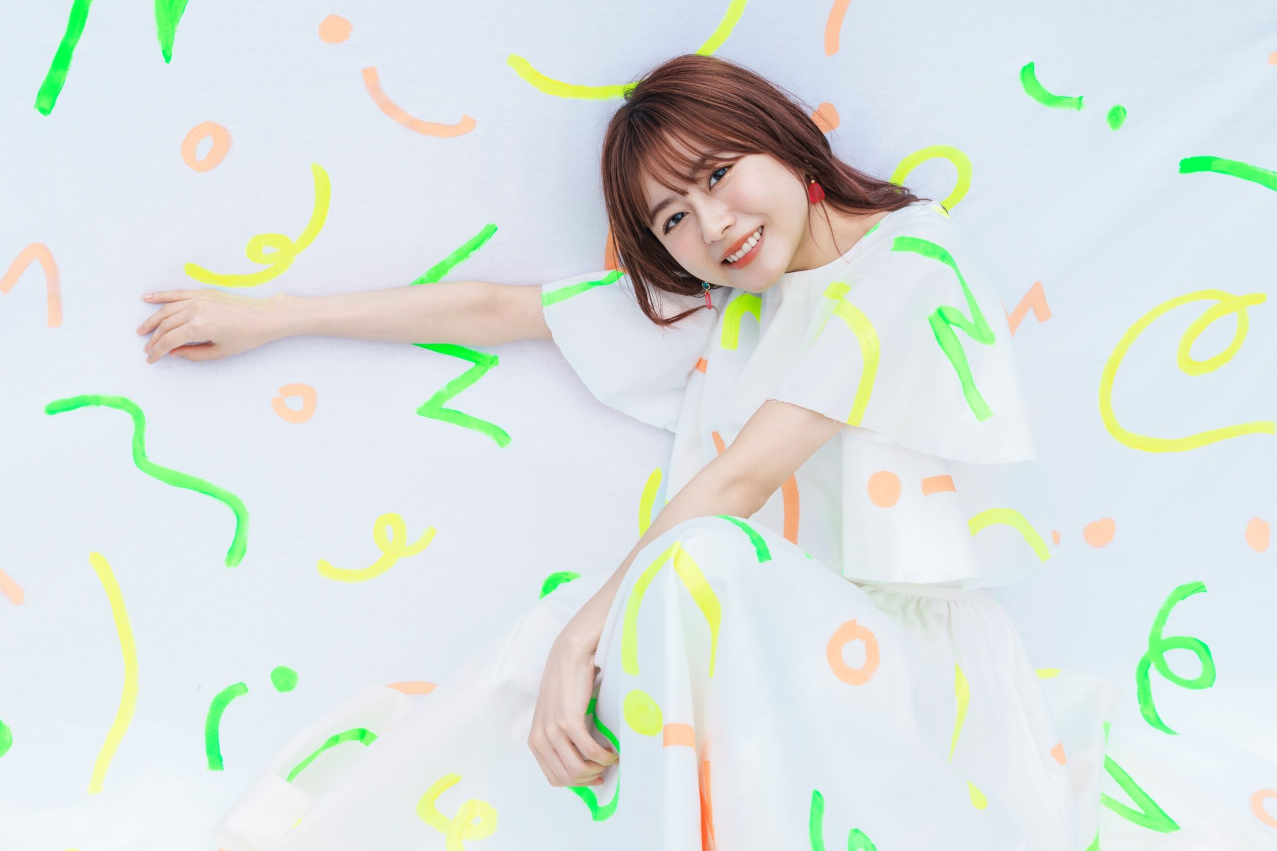 水瀬いのり13thシングルのジャケット＆新アー写公開、夏らしい弾けた姿を沖縄で撮り下ろし｜