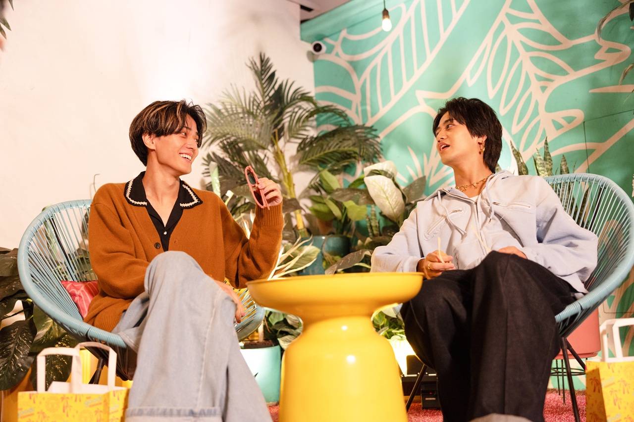 会えそうで会えない永瀬廉と髙橋海人の表情が切ない『King & Princeがまちあわせ』EP2予告解禁｜©2026 UNIVERSAL MUSIC LLC