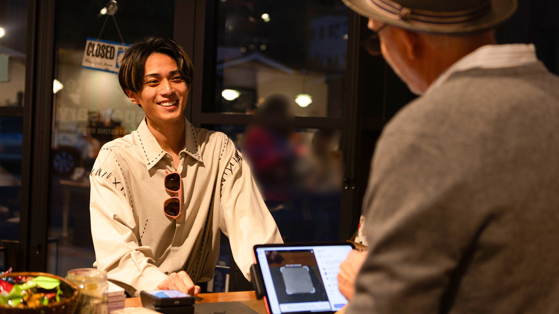 髙橋海人が恐竜の化石に興奮、永瀬廉はグルメに驚く『King & Princeがまちあわせ』EP4予告解禁｜©2026 UNIVERSAL MUSIC LLC