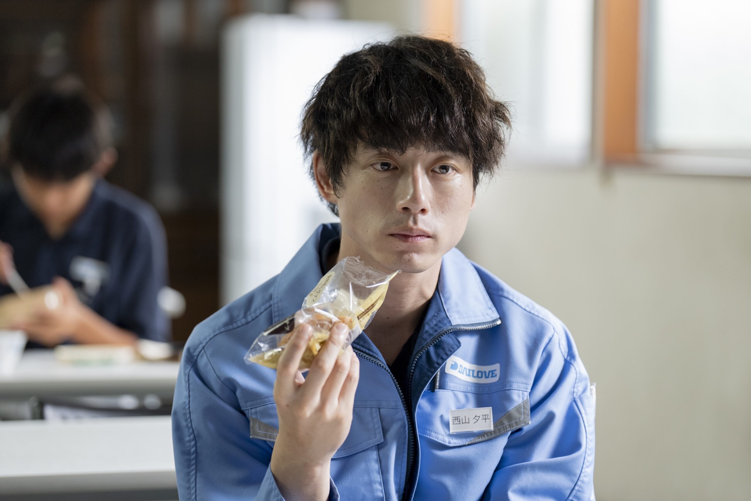 食パンだけが唯一の楽しみ、映画『私はあなたを知らない、』坂口健太郎の表情が切ない新写真解禁｜©IDKYPs./Pyramide Productions　