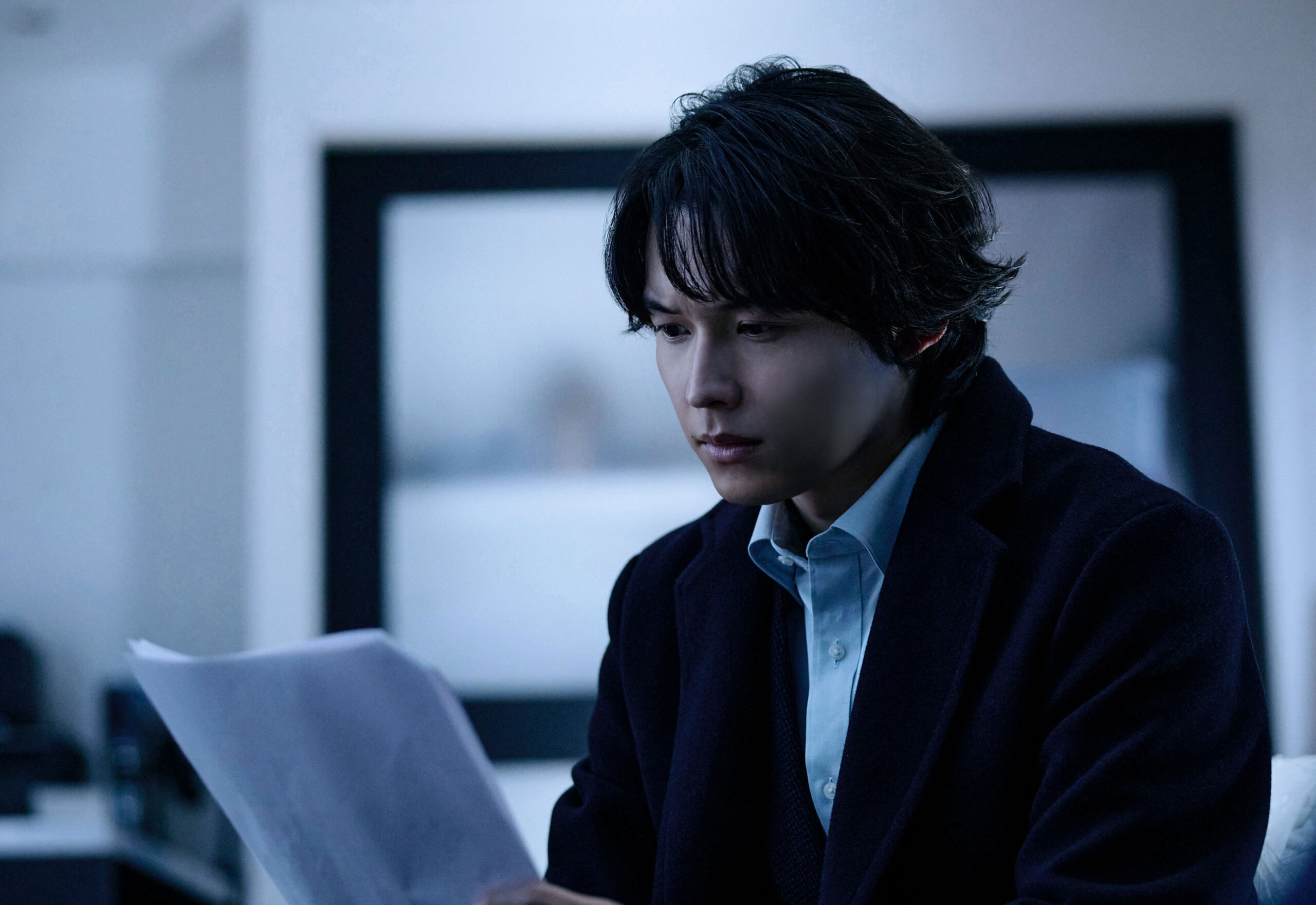 映画『白鳥とコウモリ』松村北斗と今田美桜の新場面写真解禁、事件前後で一変する表情捉えた全4点|©2026「白鳥とコウモリ」製作委員会