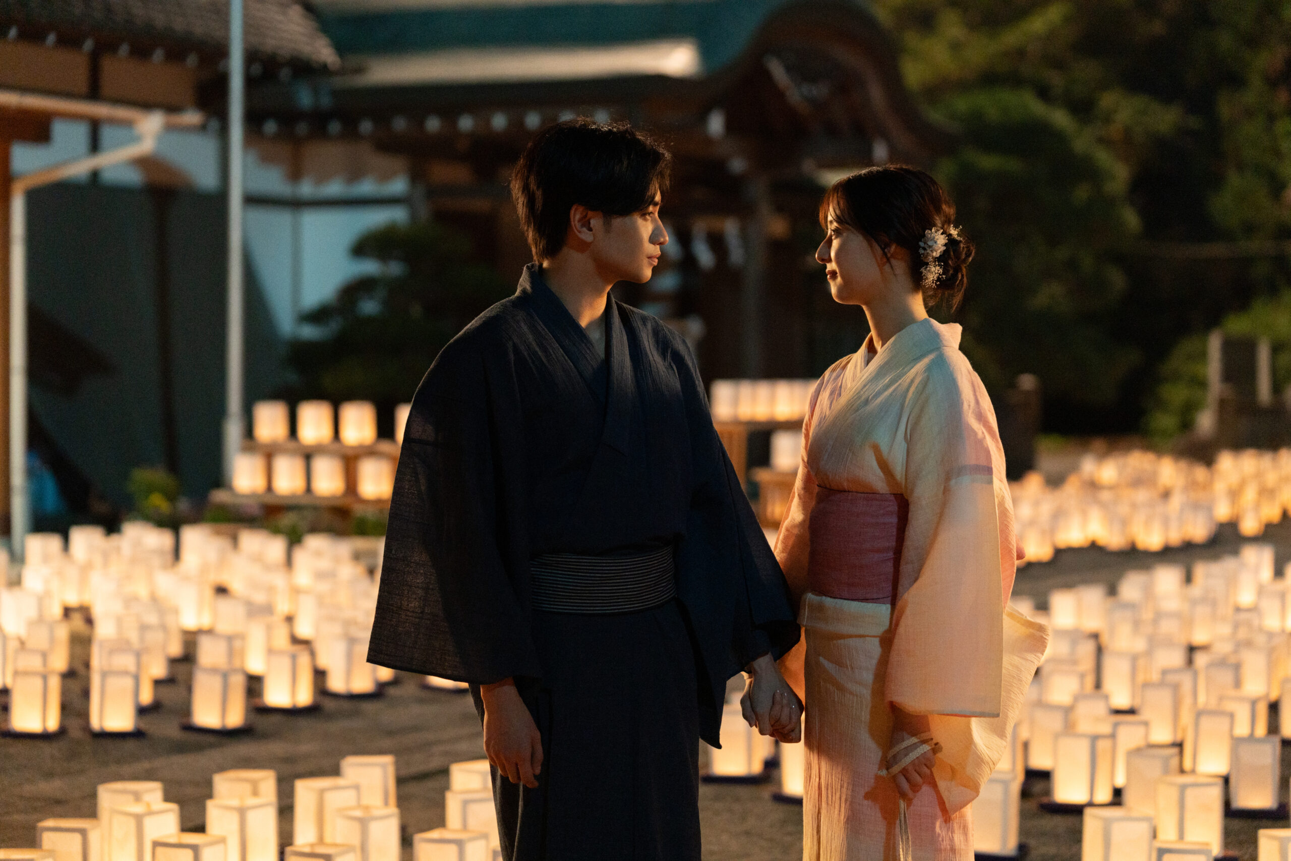 惹かれ合いながらも距離感がもどかしい中島健人×新木優子、Netflix『SとX』新場面写真解禁｜