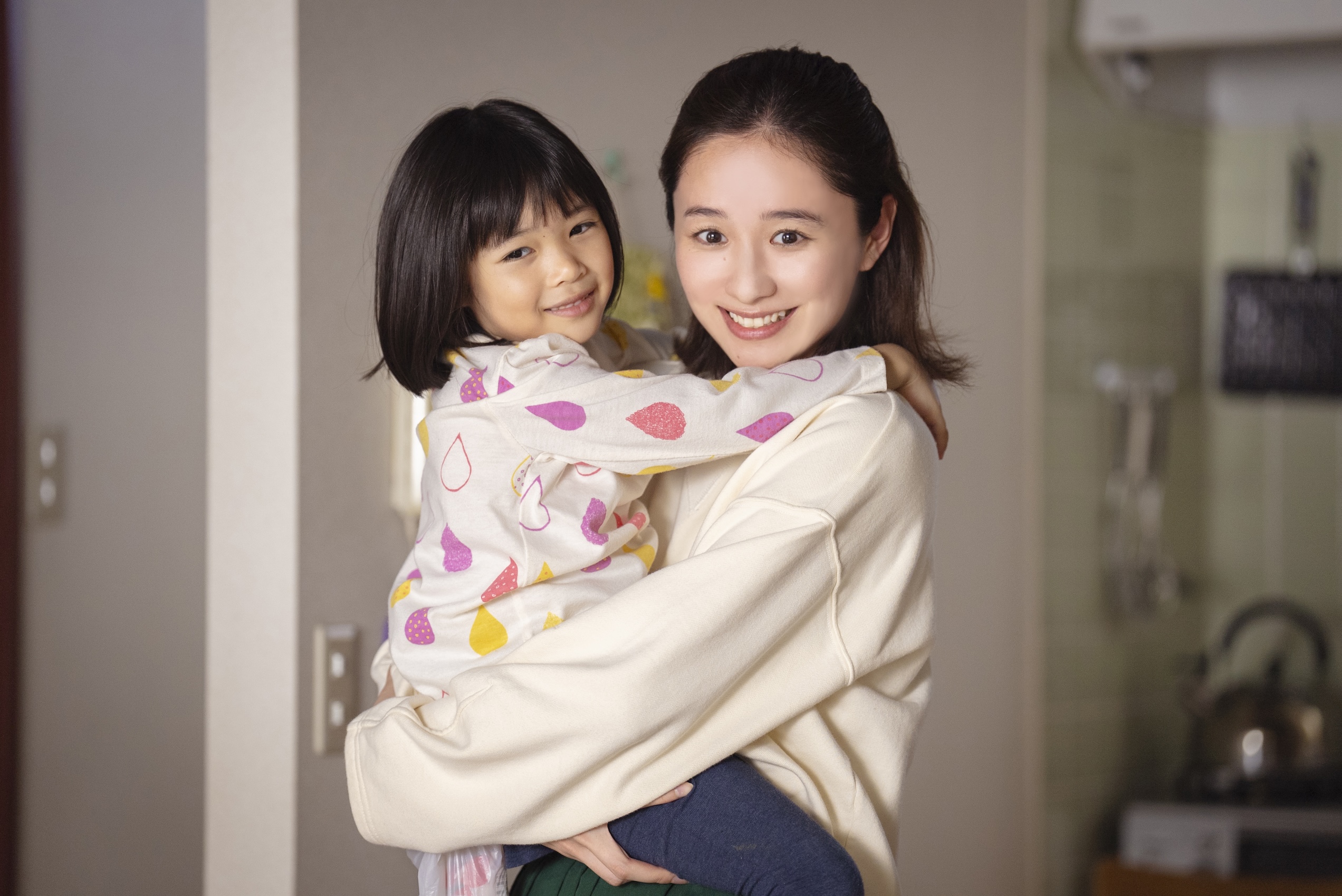 堀田真由が初シングルマザー役で叶えた10年越しの夢　映画『私はあなたを知らない、』新写真解禁｜©IDKYPs./Pyramide Productions