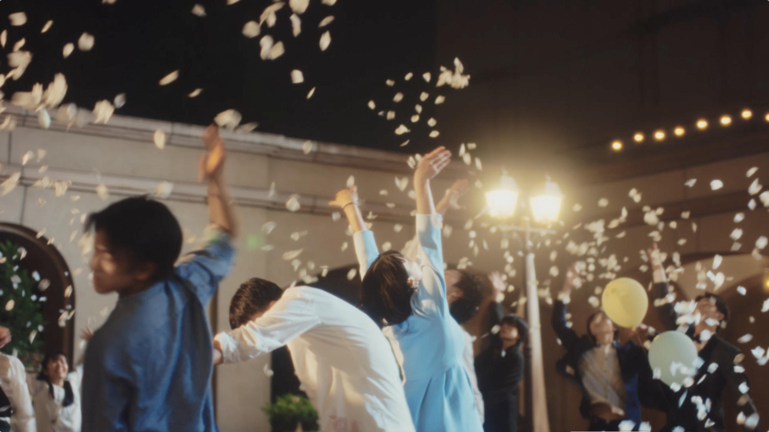 秦 基博「フラグメンツ」MV公開、“欠片と欠片の恋の始まり”を壮大なスケールで映像化｜